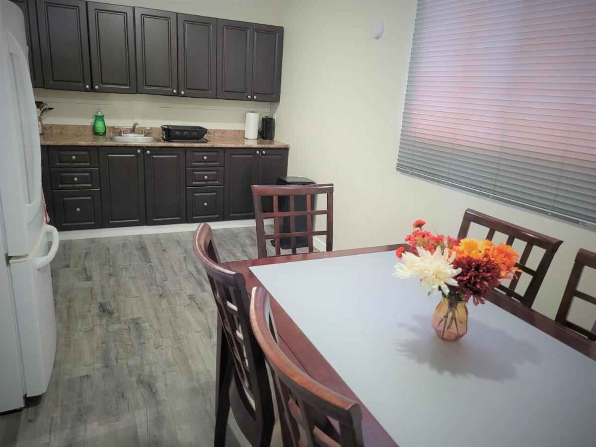 וויניפג Cozy 4 Bedroom Townhouse - Peaceful Feel Of Home מראה חיצוני תמונה