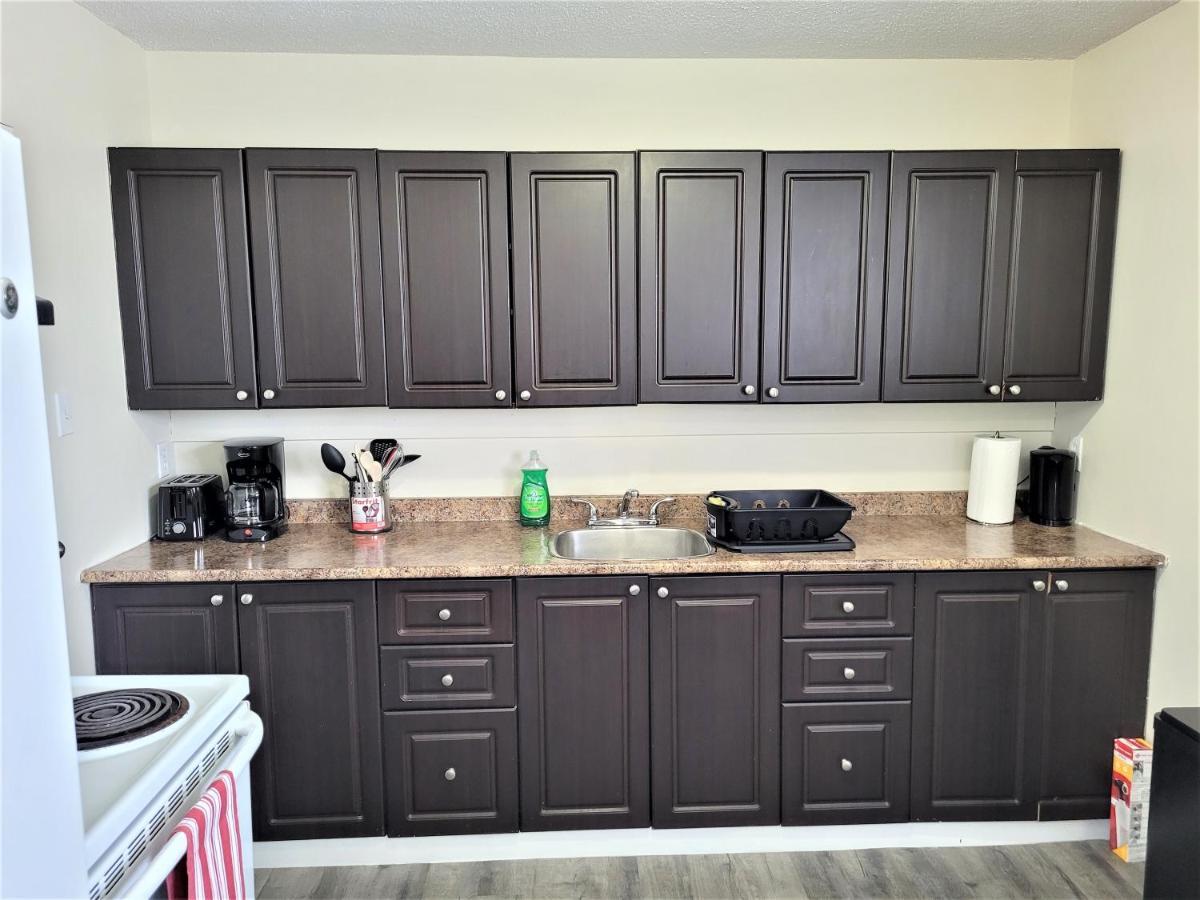 וויניפג Cozy 4 Bedroom Townhouse - Peaceful Feel Of Home מראה חיצוני תמונה